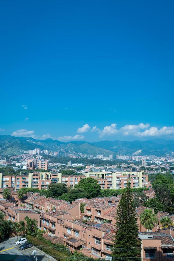 Aptos Alcazar Oviedo By Housy Host Medellín Eksteriør bilde