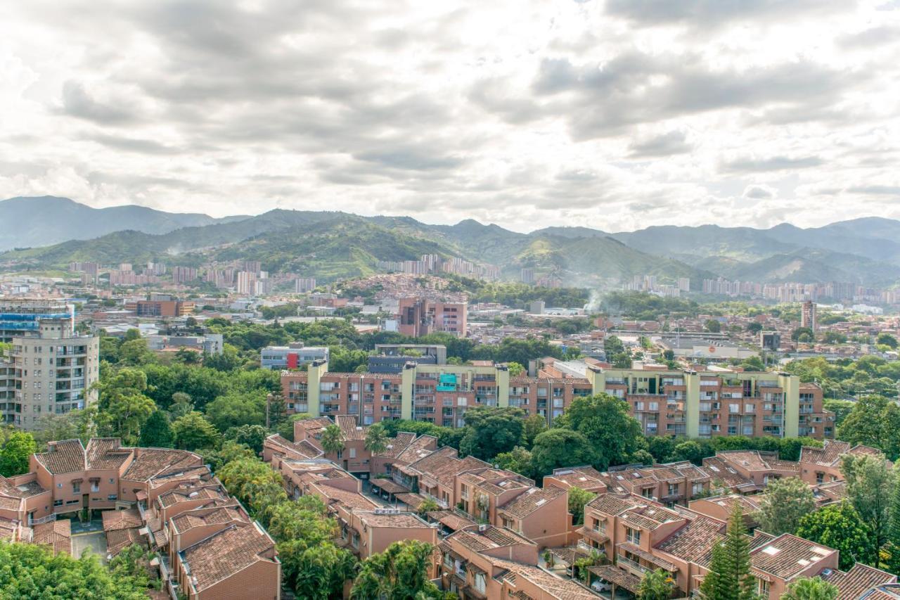 Aptos Alcazar Oviedo By Housy Host Medellín Eksteriør bilde